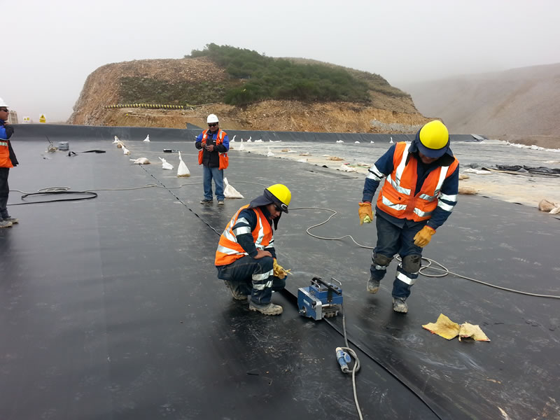Instalación de Geomembrana